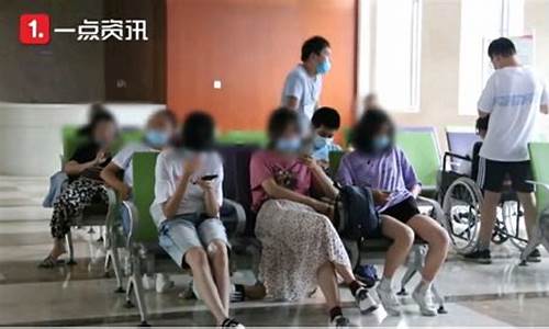 高考结束扎堆割双眼皮,现在医学整形发达,高考之后学生流行去割双眼皮