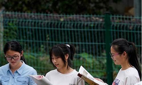 三名学生参加了若干科目的考试,三个学生明天高考